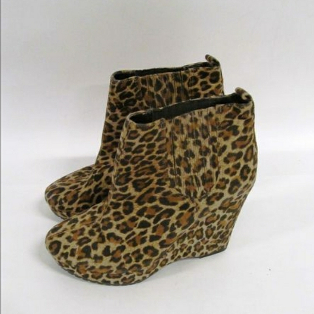 BCBGeneration Women's Cheetah Wedge Heels Sz 7.5B
